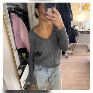 GAP Women's Gray V-Neck Sweater